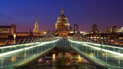 伦敦千禧桥夜景图片