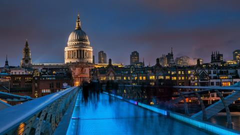 伦敦千禧桥夜景图片