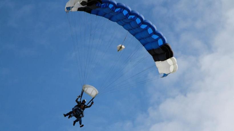 极限高空跳伞图片