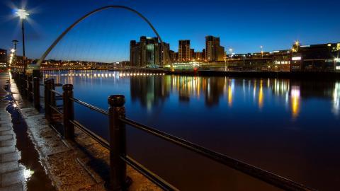 伦敦千禧桥夜景图片