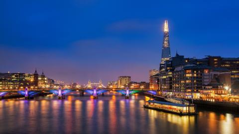 伦敦千禧桥夜景图片