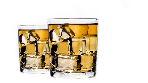 清凉冰块威士忌图片
