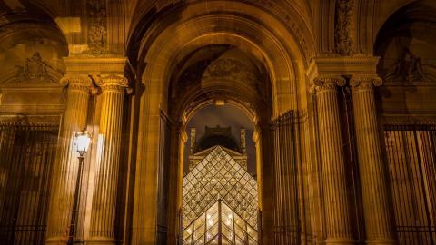 法国巴黎卢浮宫高清图片