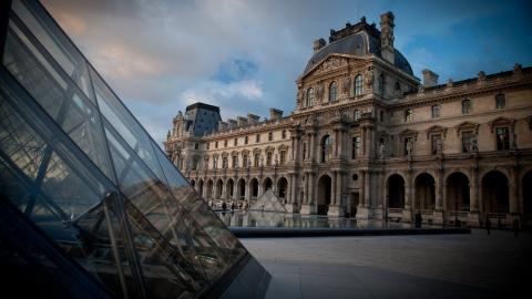 法国巴黎卢浮宫高清图片