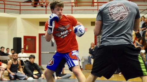 拳击比赛格斗图片