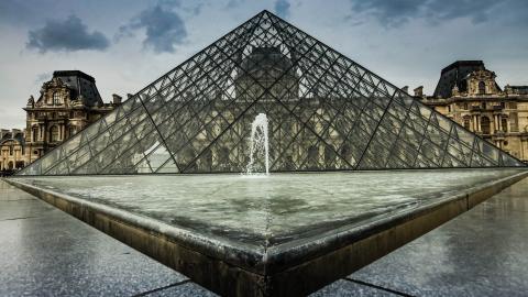 法国巴黎卢浮宫高清图片