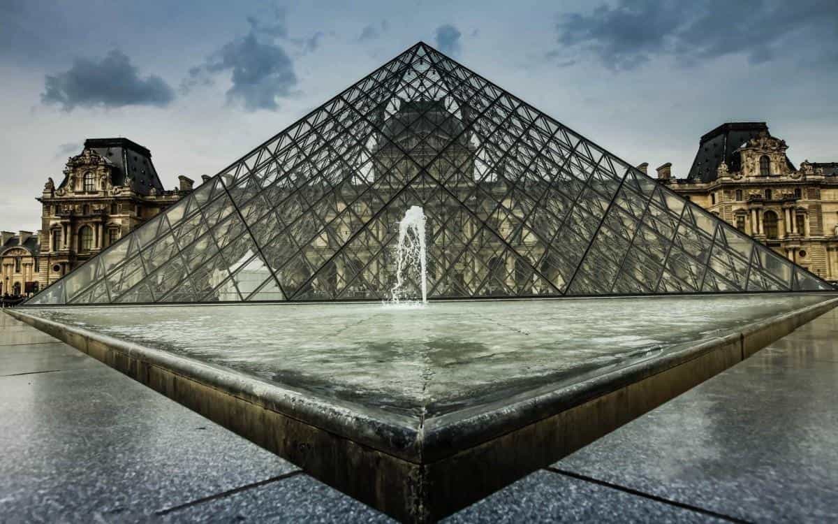 法国巴黎卢浮宫高清图片