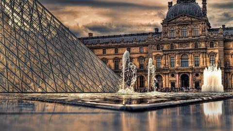 法国巴黎卢浮宫高清图片