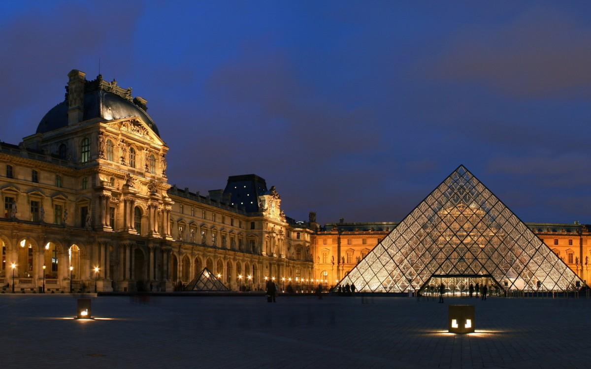 法国巴黎卢浮宫高清图片