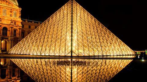 法国巴黎卢浮宫高清图片