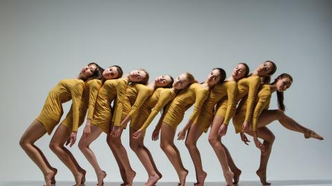 跳芭蕾舞的美女图片