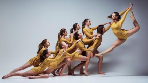 跳芭蕾舞的美女图片