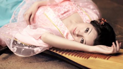 古典琵琶美女图片