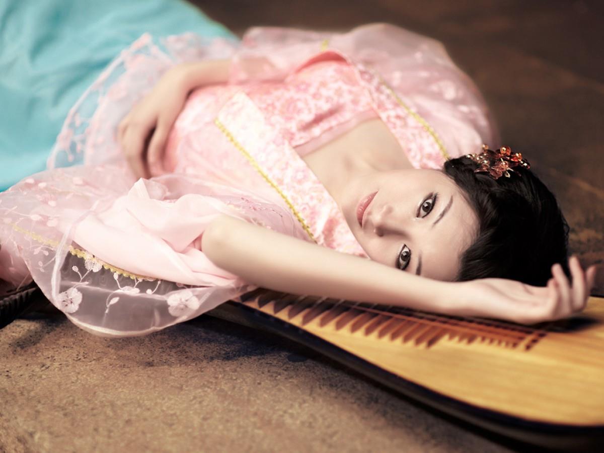 古典琵琶美女图片