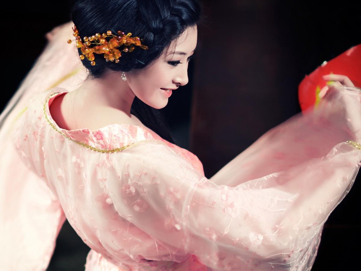 古典琵琶美女图片