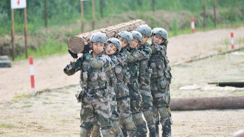 我是特种兵之火凤凰剧照图片