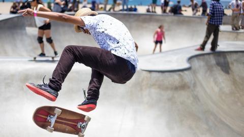 滑板运动高清图片