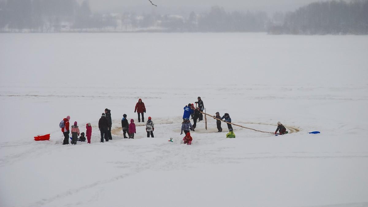 冬季滑雪场滑雪图片