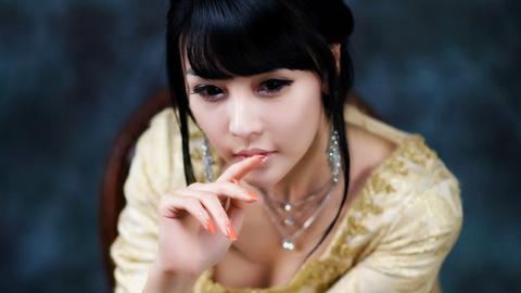 车模美女李智友高清图片