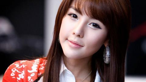 车模美女李智友高清图片