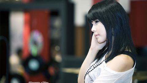 车模美女李智友高清图片