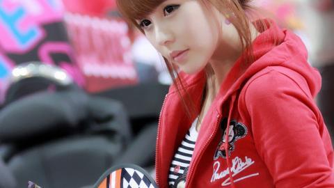 车模美女李智友高清图片