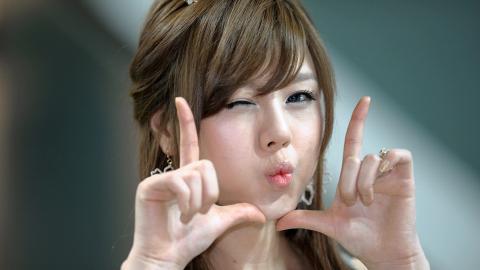 车模美女李智友高清图片