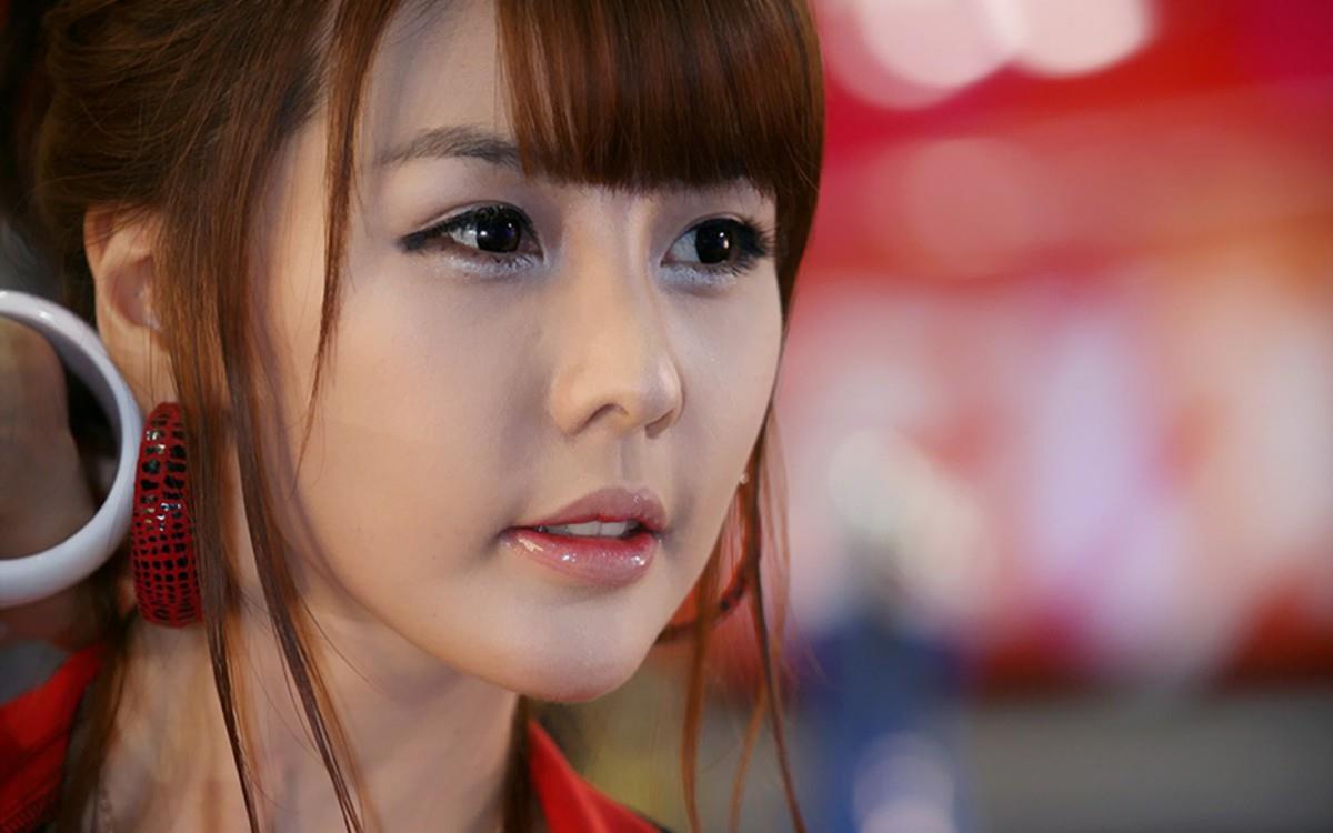 车模美女李智友高清图片