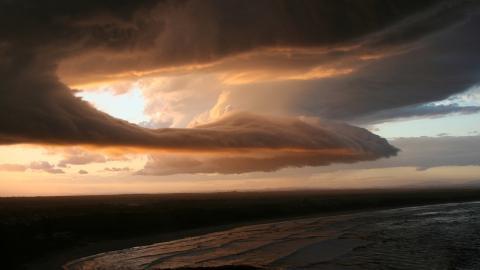 美丽的火烧云图片