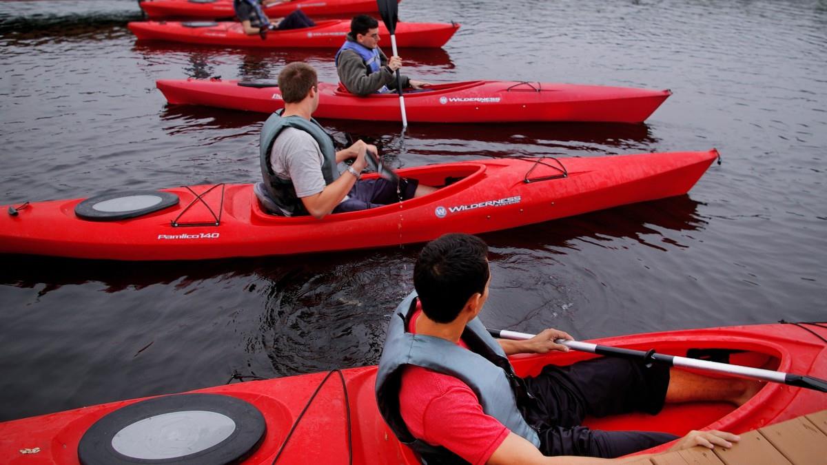 划皮艇运动图片
