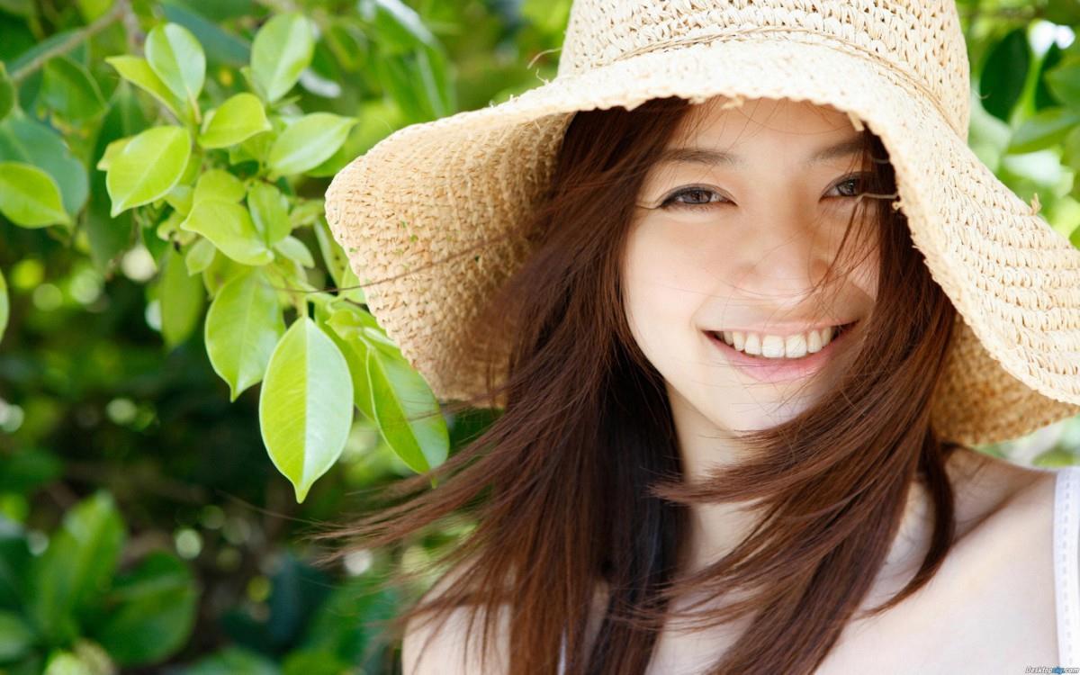 白裙子美女图片