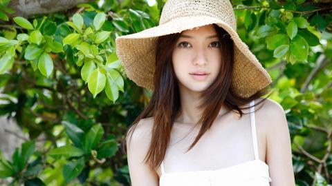 白裙子美女图片