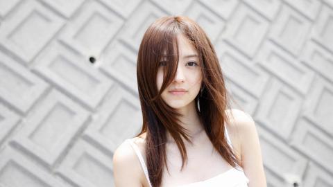 白裙子美女图片