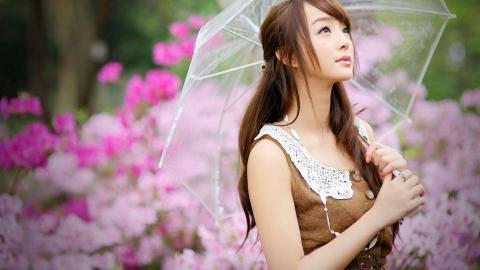 花海中的妩媚清纯女孩黄诗思图片