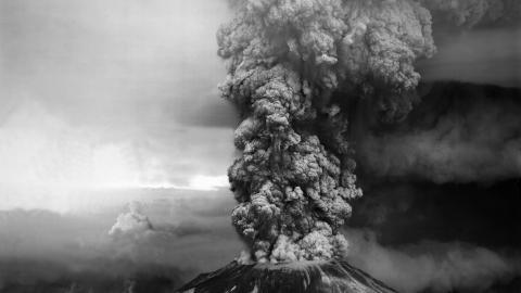 壮观的火山喷发图片