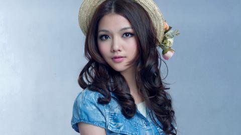 大眼美丽女孩图片