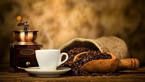 美味的咖啡和咖啡豆图片
