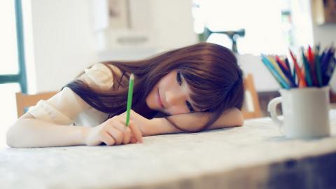 清纯漂亮的图书馆美女图片