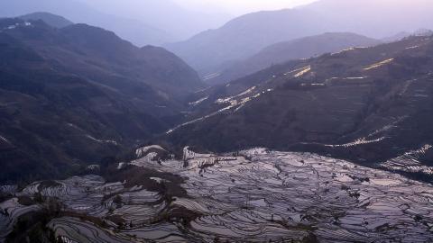 大山里无尽的梯田风光