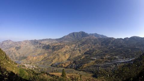 大山里无尽的梯田风光