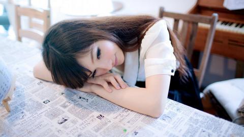 清纯漂亮的图书馆美女图片