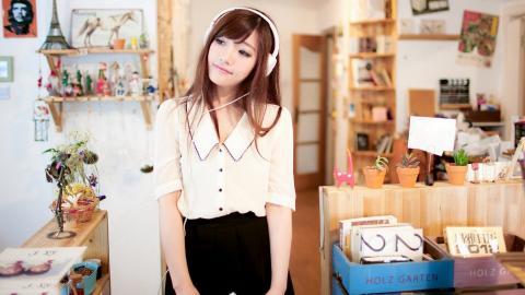 清纯漂亮的图书馆美女图片