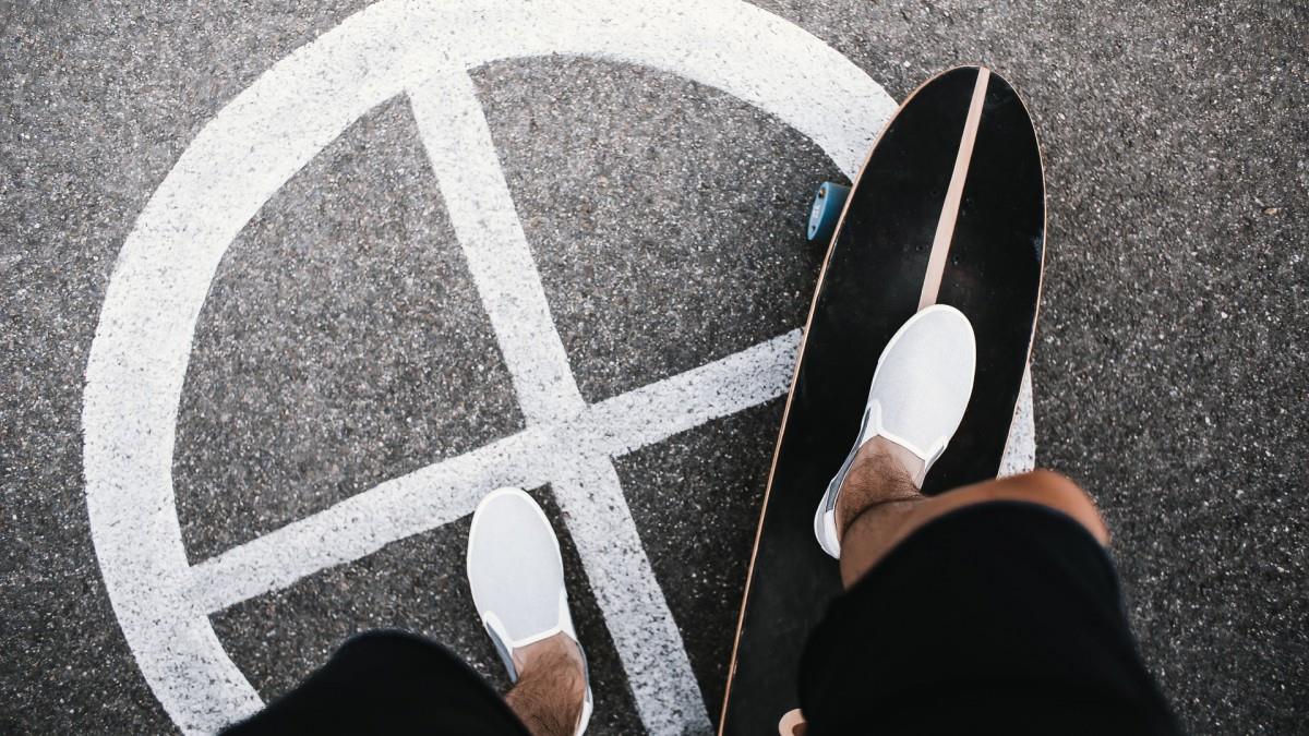 美女滑板运动图片