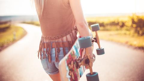 美女滑板运动图片