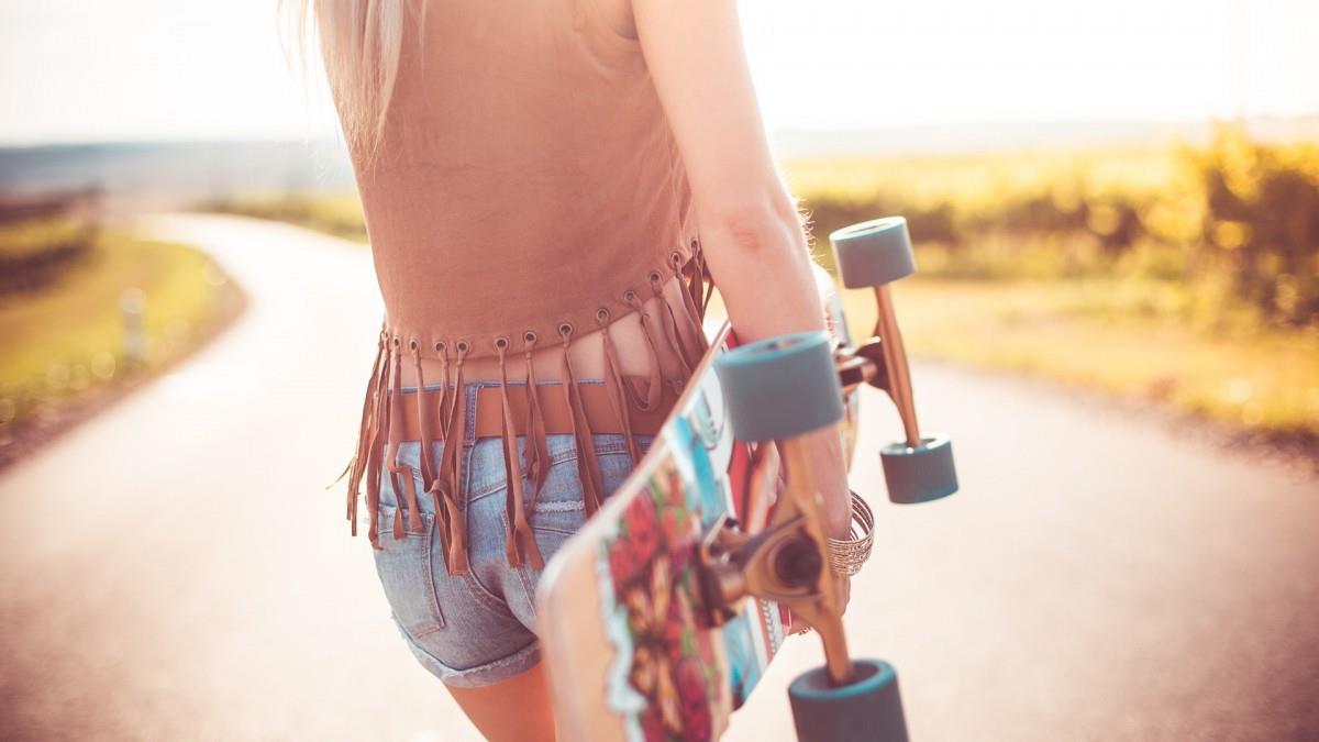 美女滑板运动图片