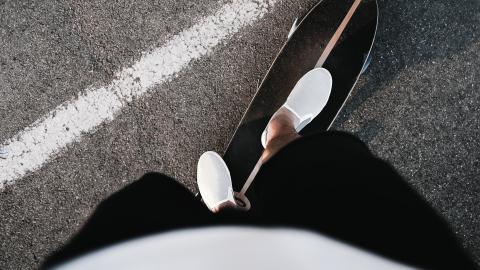 美女滑板运动图片