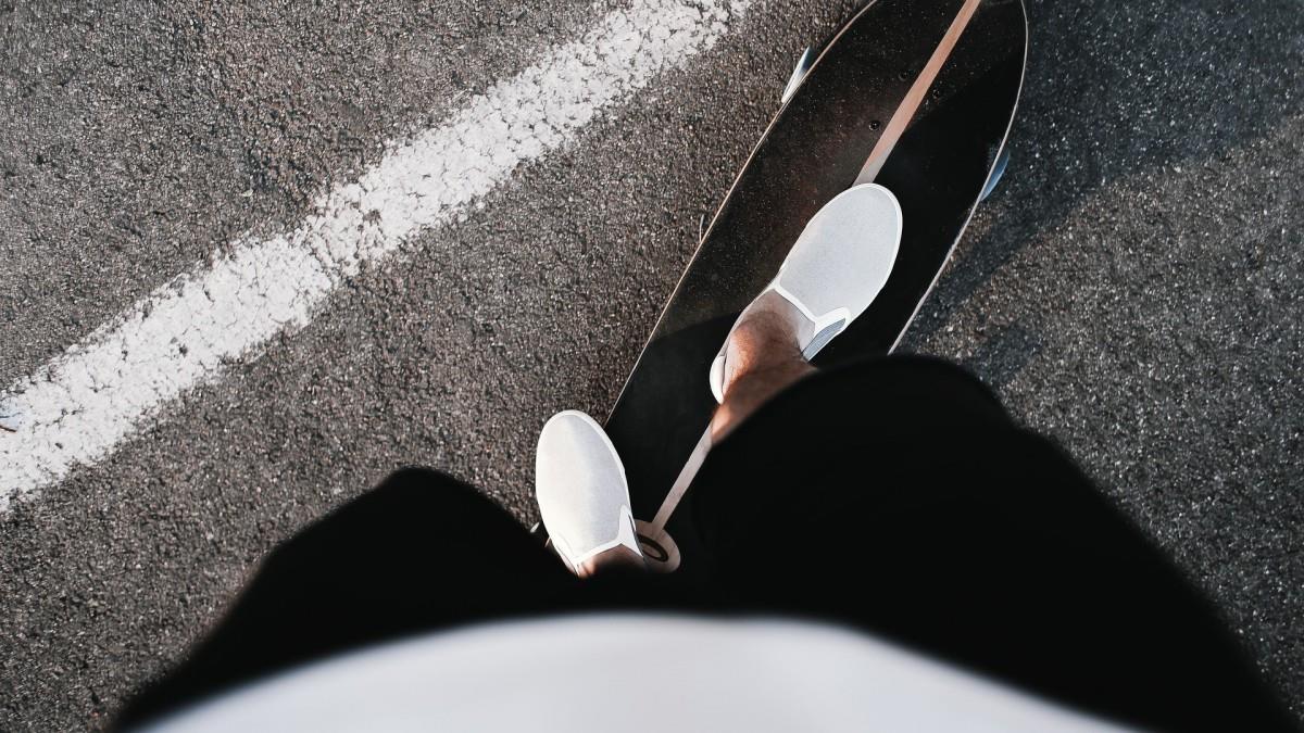 美女滑板运动图片