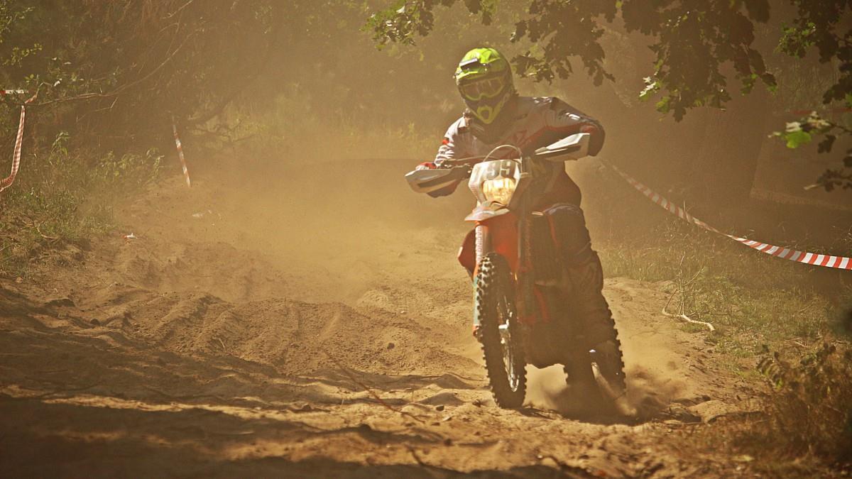 高清越野摩托车比赛图片