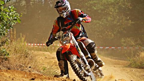 高清越野摩托车比赛图片