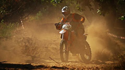 高清越野摩托车比赛图片